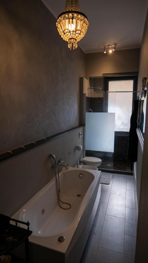 Beautiful Floral Apartment On Navigli Mailand Exterior foto